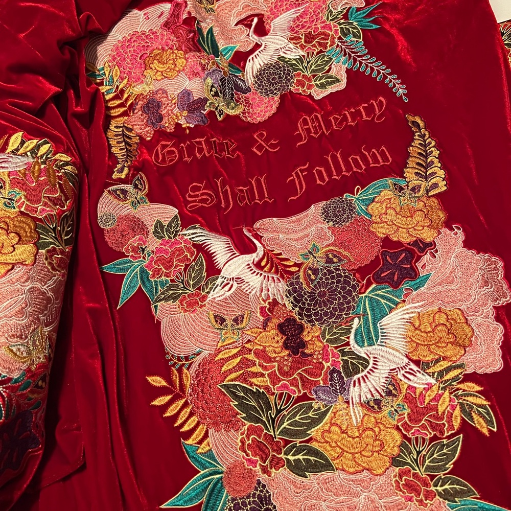 Vibrant Red Lace Chemise and Robe Set - Picture 4 of 5